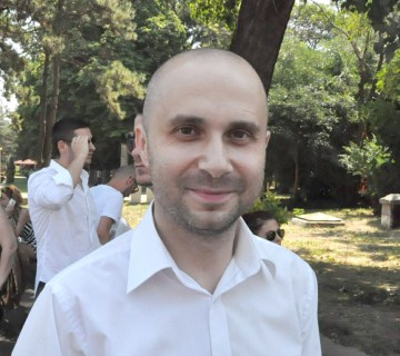 Mihai Petre este membru fondator al partidului M10